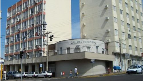 Câmara retoma trabalho com votação de projeto que prevê multa em casas com mosquito da dengue