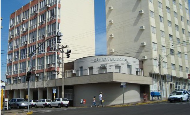 Câmara retoma trabalho com votação de projeto que prevê multa em casas com mosquito da dengue