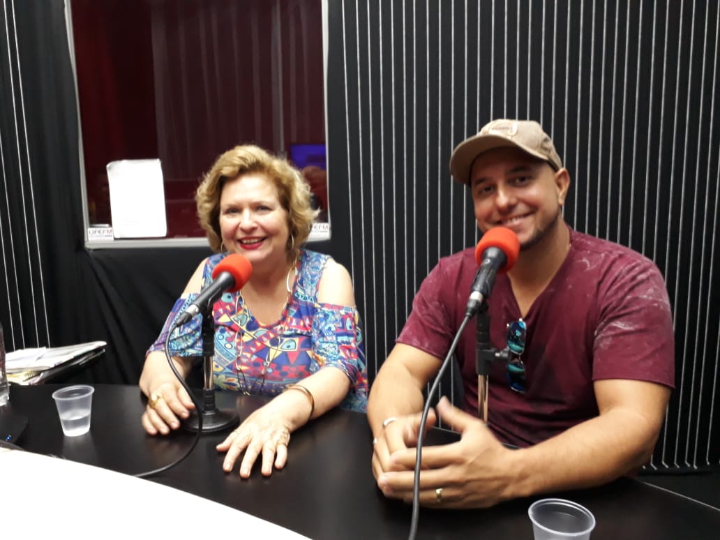 Cantora Cida Ajala participa do Jornal do Meio-dia da Life FM