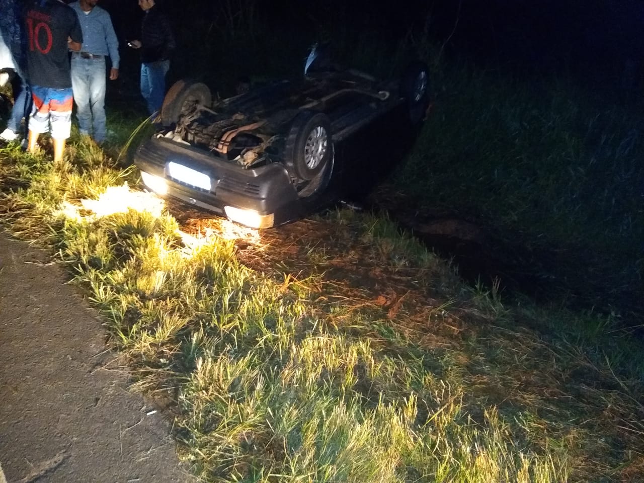 Capotamento em vicinal de Lucélia resulta em duas vitimas na madrugada