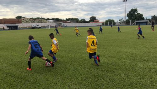 SELAR oferece escolinhas em várias modalidades esportivas