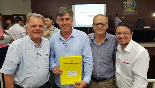 Autoridades de Adamantina protocola pedidos durante audiência pública para Duplicação da SP 294