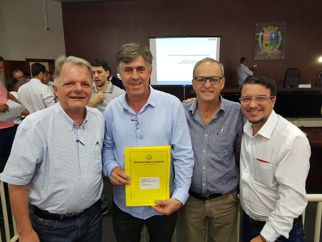 Autoridades de Adamantina protocola pedidos durante audiência pública para Duplicação da SP 294