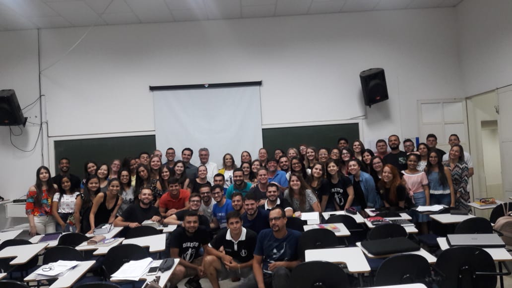 Curso de Direito recebe palestra sobre funcionamento do Centro Judiciário de Solução de Conflitos e Cidadania