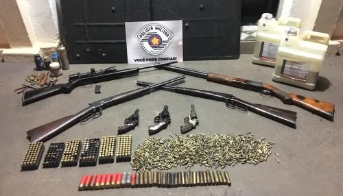 Polícia Militar apreende 2000 mil munições, 07 armas de fogo e prende 2 pessoas em Junqueirópolis na operação rodovias mais seguras