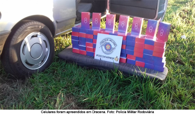 Fiscalização apreende 73 celulares estrangeiros escondidos em carro