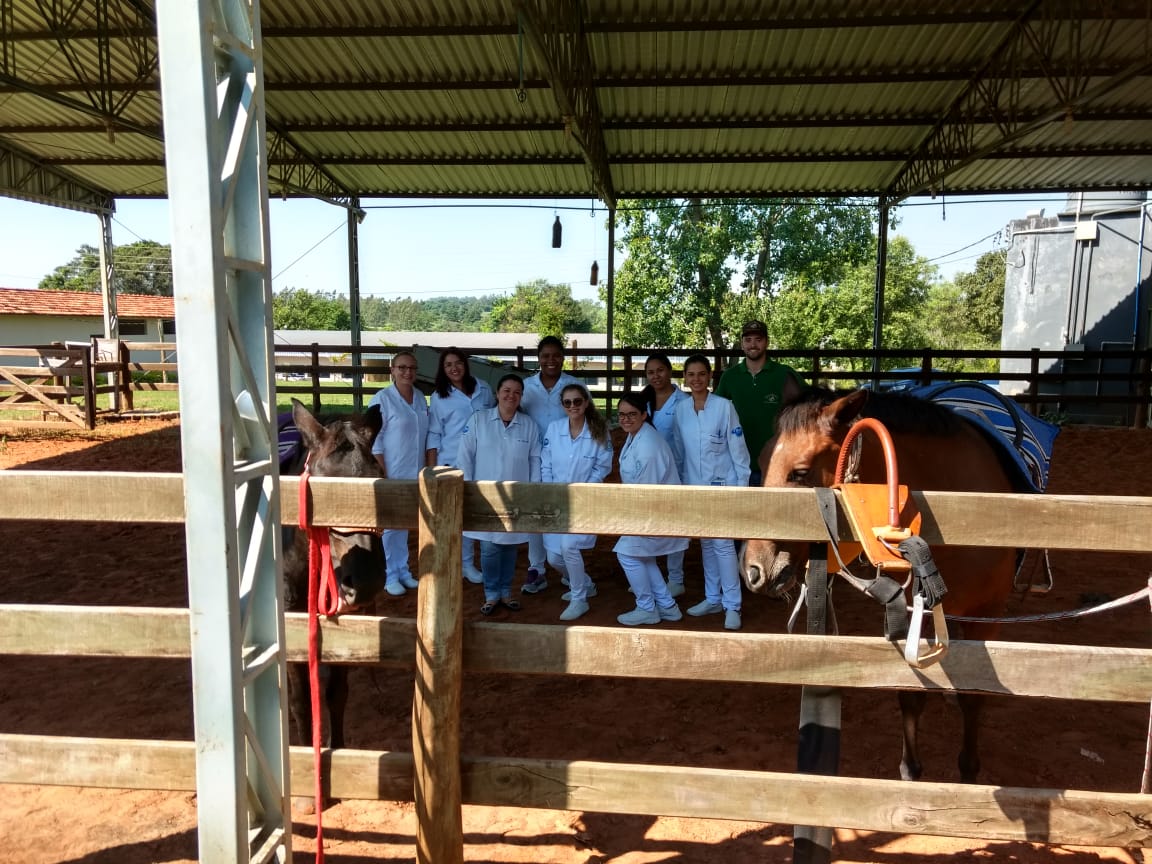 Enfermagem visita projeto de extensão em Equoterapia da UniFAI na Chácara da APAE