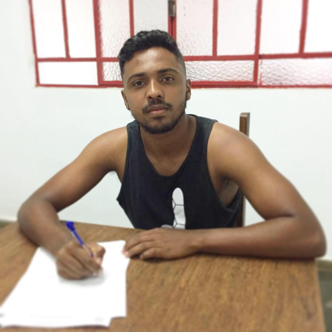 Meia de Parapuã assina contrato com a equipe do Democratas de Sete Lagoas, MG