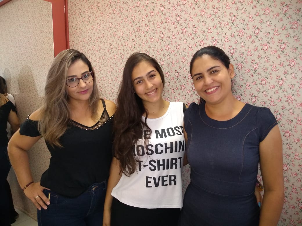 Equipe de promoções e eventos da Life FM evidenciando parceiros neste sábado