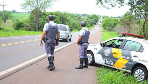 Pedestre é atropelado por picape ao tentar atravessar rodovia SP-294 em Adamantina