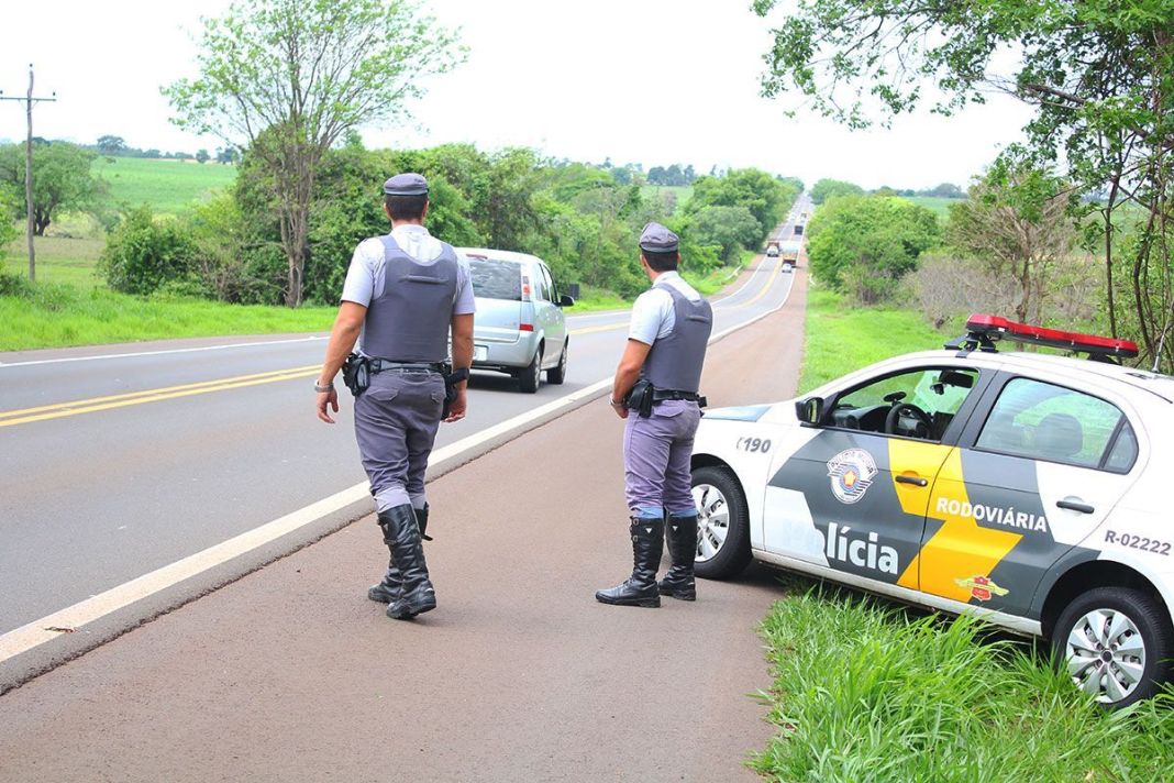 Pedestre é atropelado por picape ao tentar atravessar rodovia SP-294 em Adamantina