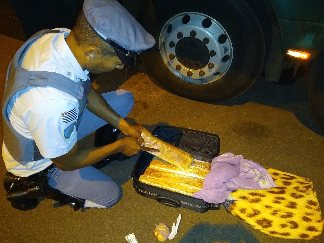 Polícia Rodoviária apreende maconha com passageira de ônibus na Rodovia Raposo Tavares, em Presidente Venceslau