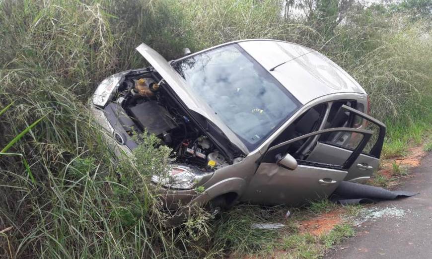 Acidente na vicinal que liga Adamantina a Mariápolis deixa duas pessoas feridas
