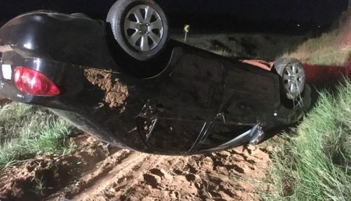 Casal fica ferido em acidente de carro na SP-294