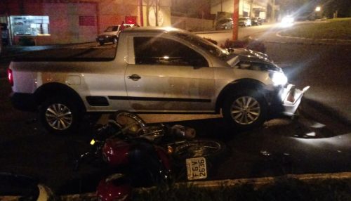 Acidente entre carro e moto deixa duas pessoas feridas em Adamantina