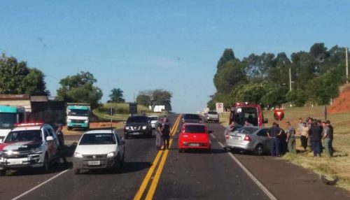 Acidente entre carro e caminhão deixa uma pessoa ferida na SP-294 em Osvaldo Cruz