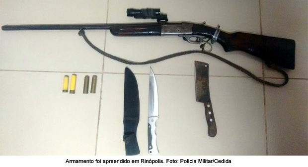 Espingarda e facas são apreendidas durante abordagem policial em Rinópolis