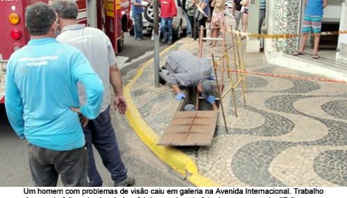 Homem cai em galeria de cabos telefônicos na calçada da Avenida Internacional em Lucélia