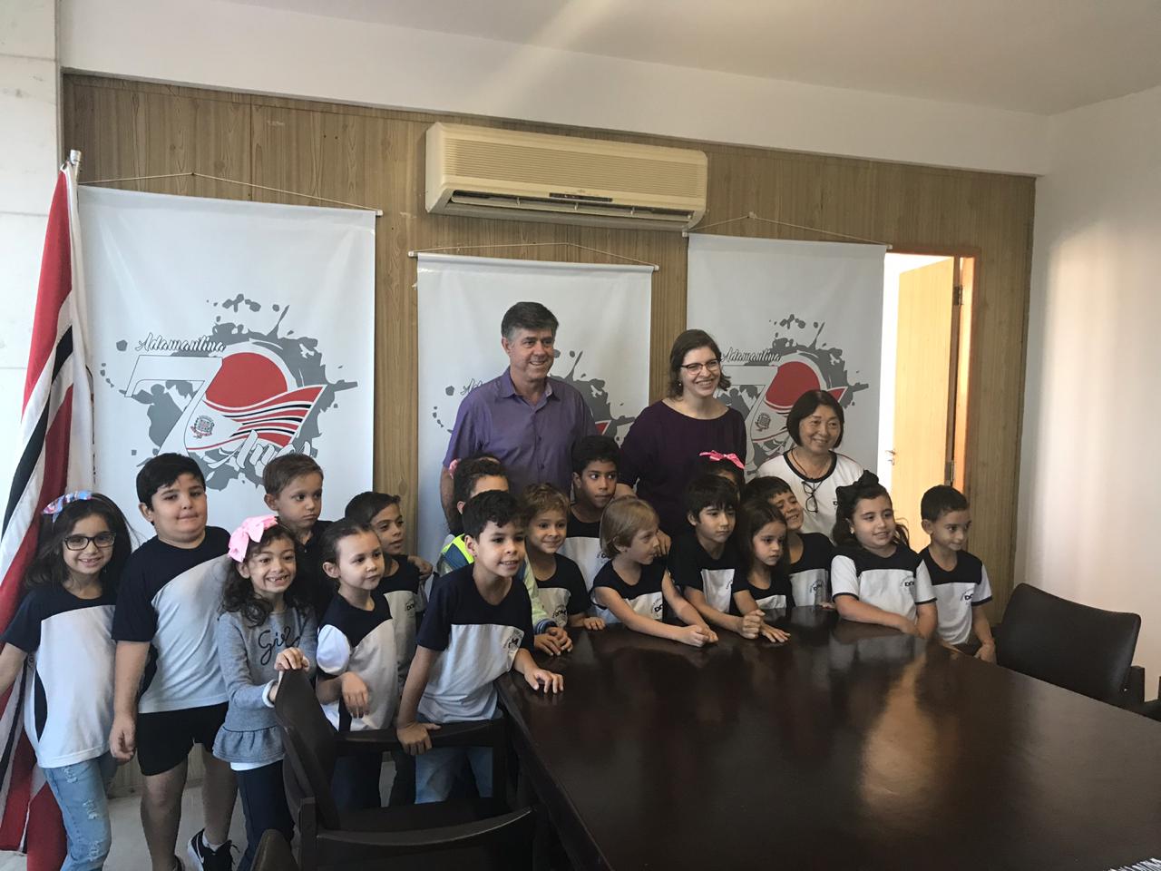 Prefeito Márcio Cardim recebe alunos da Escola Cristã de Ensino de Adamantina