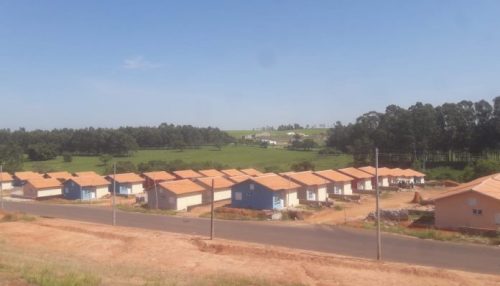 Obras de construção das 99 casas populares devem ser retomadas na próxima semana