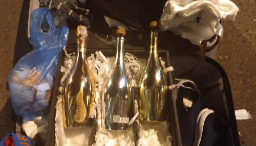 Garrafas com cocaína líquida são apreendidas durante abordagem da Polícia Rodoviária, em Presidente Venceslau