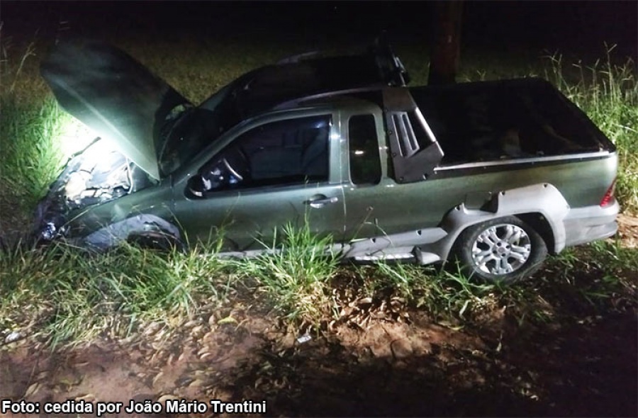 Duas pessoas ficam feridas em colisão lateral na SP-294, entre Tupã e Iacri