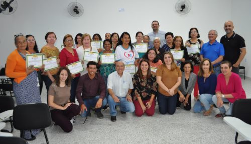 Projeto Inclusão Digital para Melhor Idade forma sua primeira turma