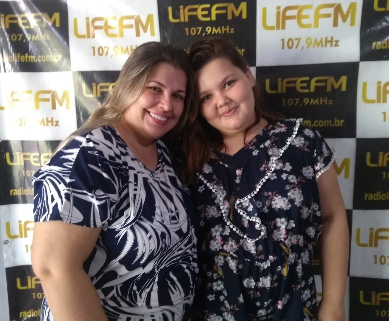 Programa Karen à Mesa com o Pai, da Life FM, reuniu mãe e filha para homenagear as mães pelo seu Dia
