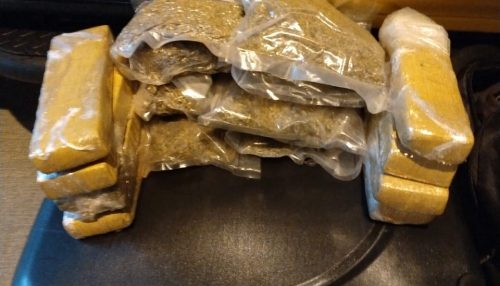 Policiamento Rodoviário cumpre dois Mandados de Prisão e prende um homem por Tráfico de Drogas