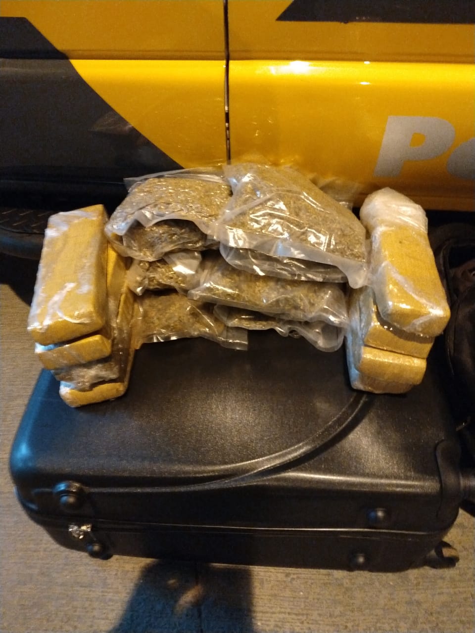 Policiamento Rodoviário cumpre dois Mandados de Prisão e prende um homem por Tráfico de Drogas