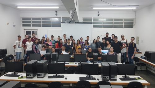 Bolsista de Ciência da Computação oferta minicurso aos alunos da ETEC