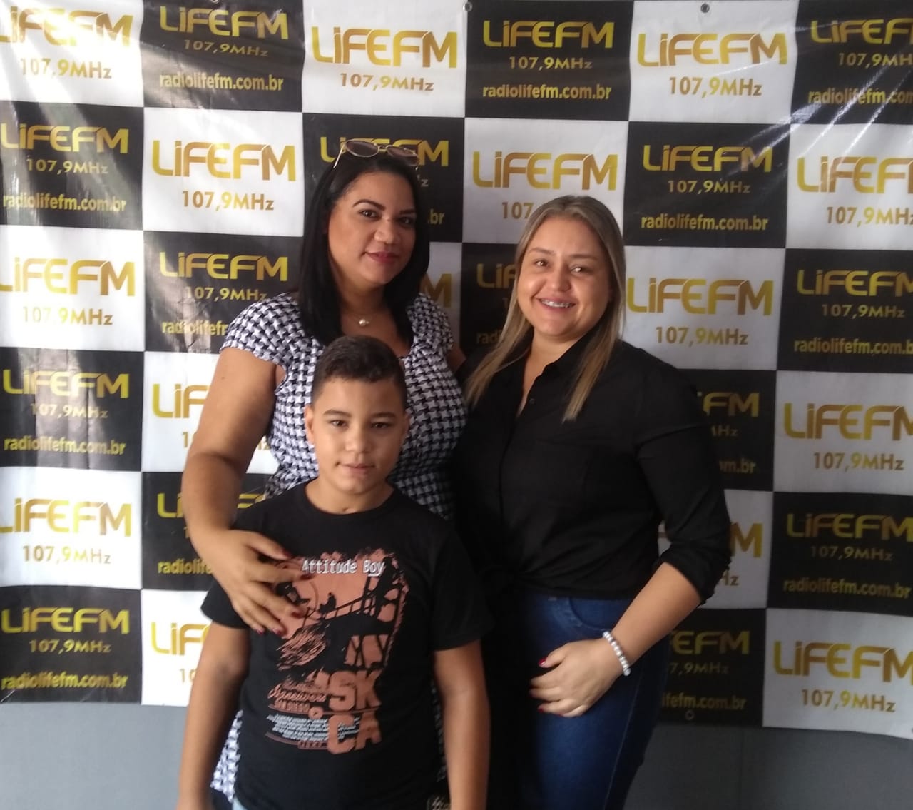 Programa Life Morning Show da Rádio Life FM de Adamantina homenageou as mães na semana em que se comemora o seu Dia
