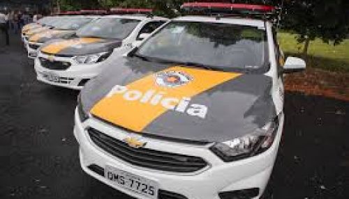 Motorista capota veículo dirigindo embriagado pela Rodovia Comandante João Ribeiro de Barros em Irapuru