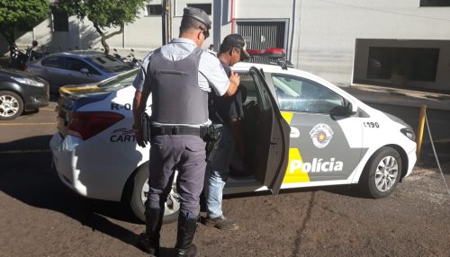 Motorista é flagrado dirigindo com habilitação falsa pela Rodovia Júlio Budiski