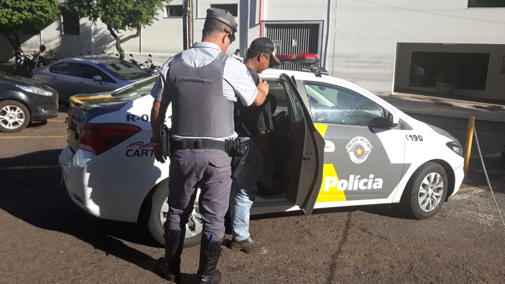 Motorista é flagrado dirigindo com habilitação falsa pela Rodovia Júlio Budiski