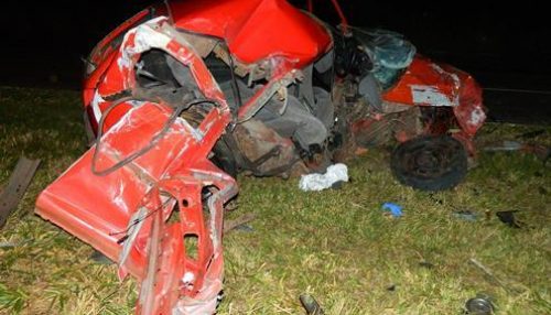 Acidente envolvendo carro e carreta carregada com celulose deixa motorista em estado grave em Flórida Paulista