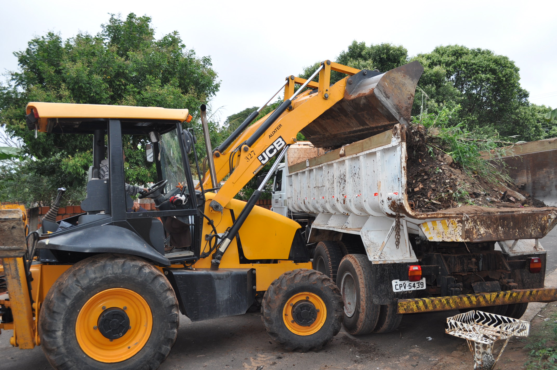 Recolhimento de materiais inservíveis executado pela Prefeitura de Adamantina segue até sábado na Vila Jardim