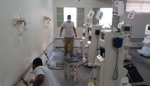 Sem operação no domingo, hemodiálise da Santa Casa recebe melhorias com reeducandos do semiaberto
