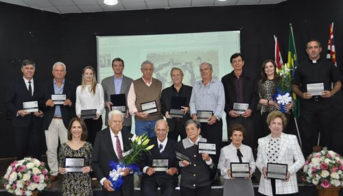 Solenidade homenageou aqueles que ocuparam o cargo de prefeito ao longo dos 70 anos de Adamantina