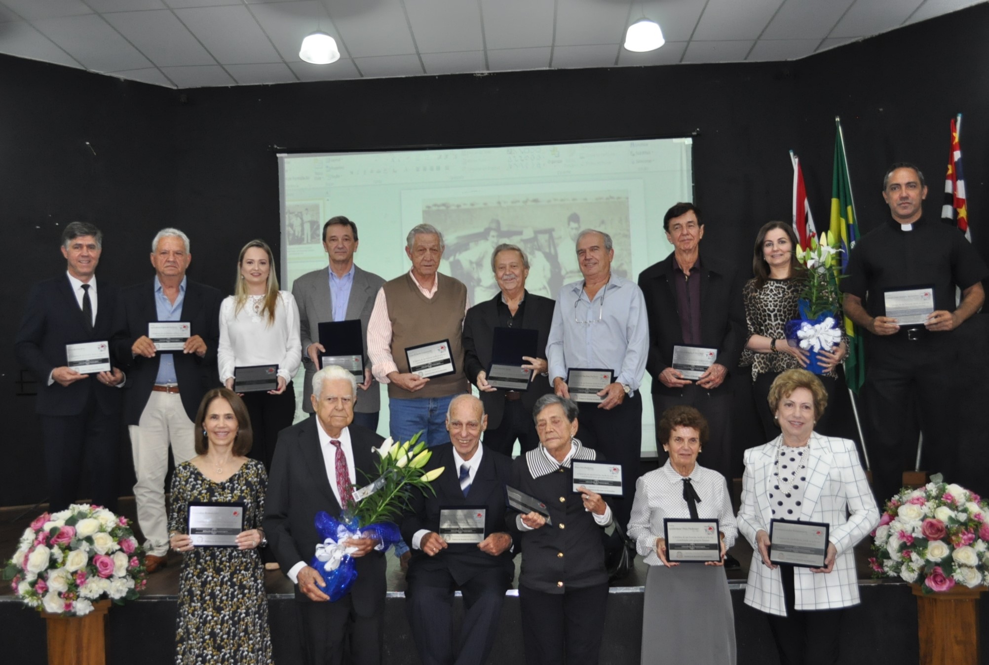 Solenidade homenageou aqueles que ocuparam o cargo de prefeito ao longo dos 70 anos de Adamantina