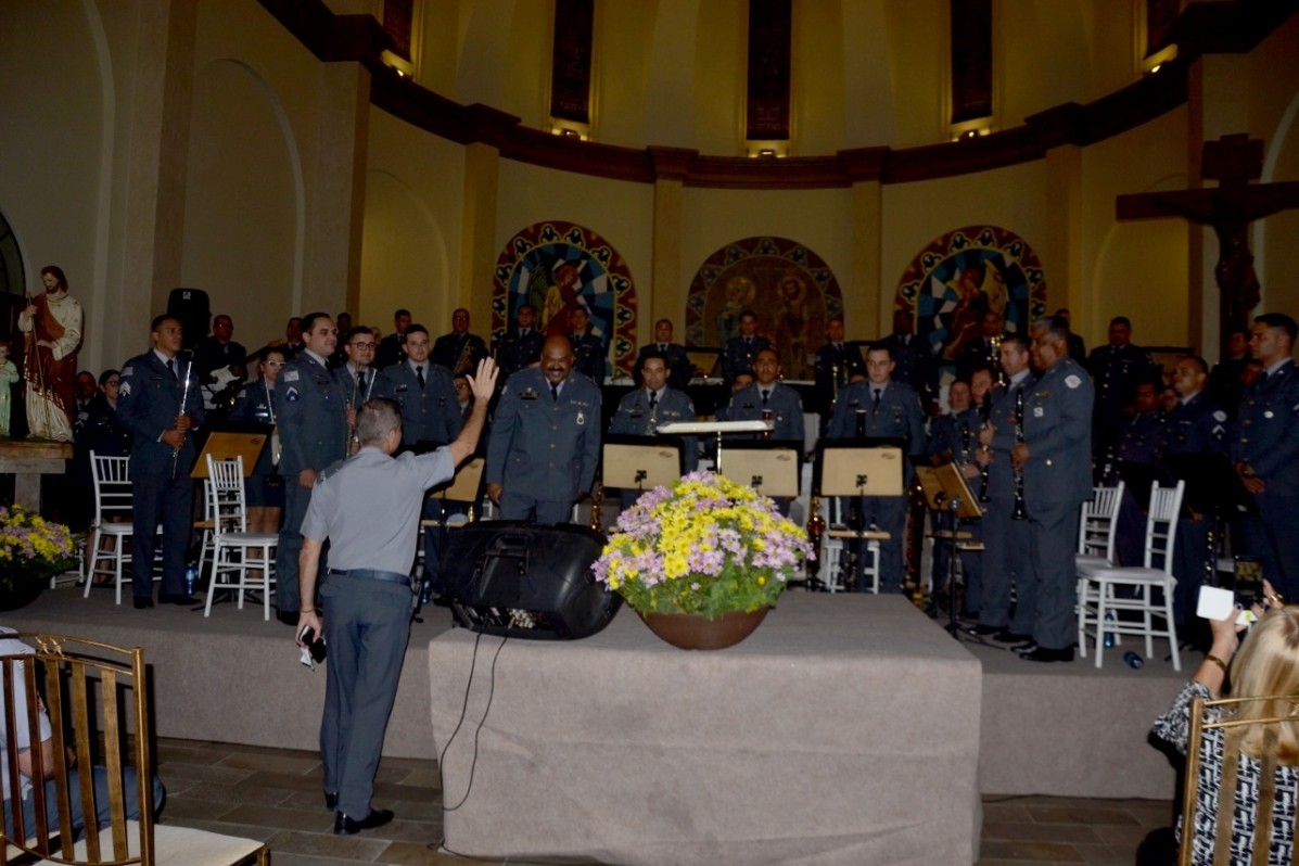Banda Sinfônica da Polícia Militar se apresentou em Lucélia nesta terça feira
