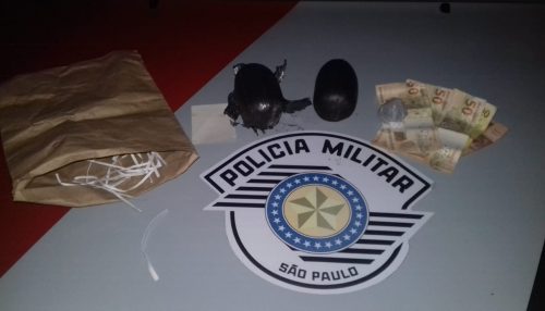 Força Tática prende indivíduos por tráfico de drogas no interior de ônibus em Adamantina