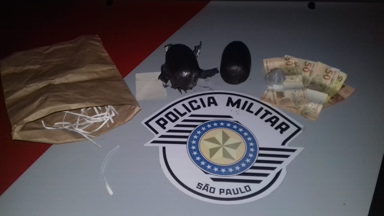 Força Tática prende indivíduos por tráfico de drogas no interior de ônibus em Adamantina