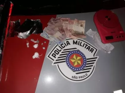 Polícia prende dupla de traficantes em Lucélia, após venda de crack para ocupantes de um Verona de Osvaldo Cruz