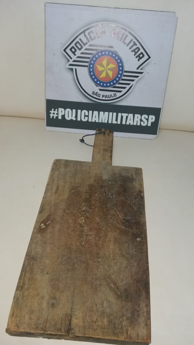 Criança de um ano morre ao ser golpeada pela própria avó com uma tábua de carne