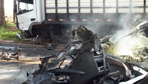 Acidente entre carro e caminhão mata homem em Mirante do Paranapanema