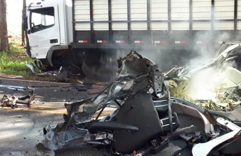 Acidente entre carro e caminhão mata homem em Mirante do Paranapanema