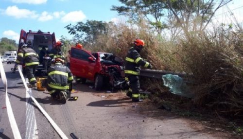 Grave acidente envolvendo quatro veículos na SP-294, em Osvaldo Cruz, deixa homem gravemente ferido