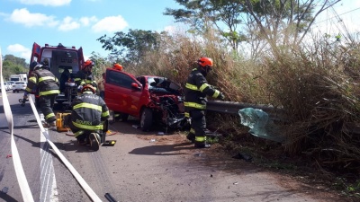 Grave acidente envolvendo quatro veículos na SP-294, em Osvaldo Cruz, deixa homem gravemente ferido