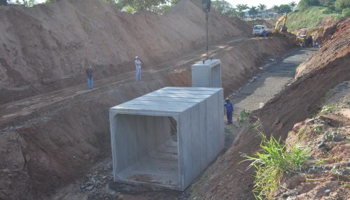 Aduelas de concreto começam a ser instaladas no Parque dos Pioneiros em Adamantina